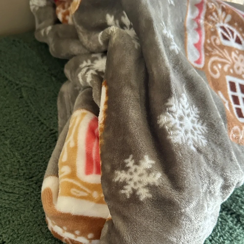 North Pole Cookie Co. Holiday Gingerbread Throw Snowflake ❄️ Oversized NEW!